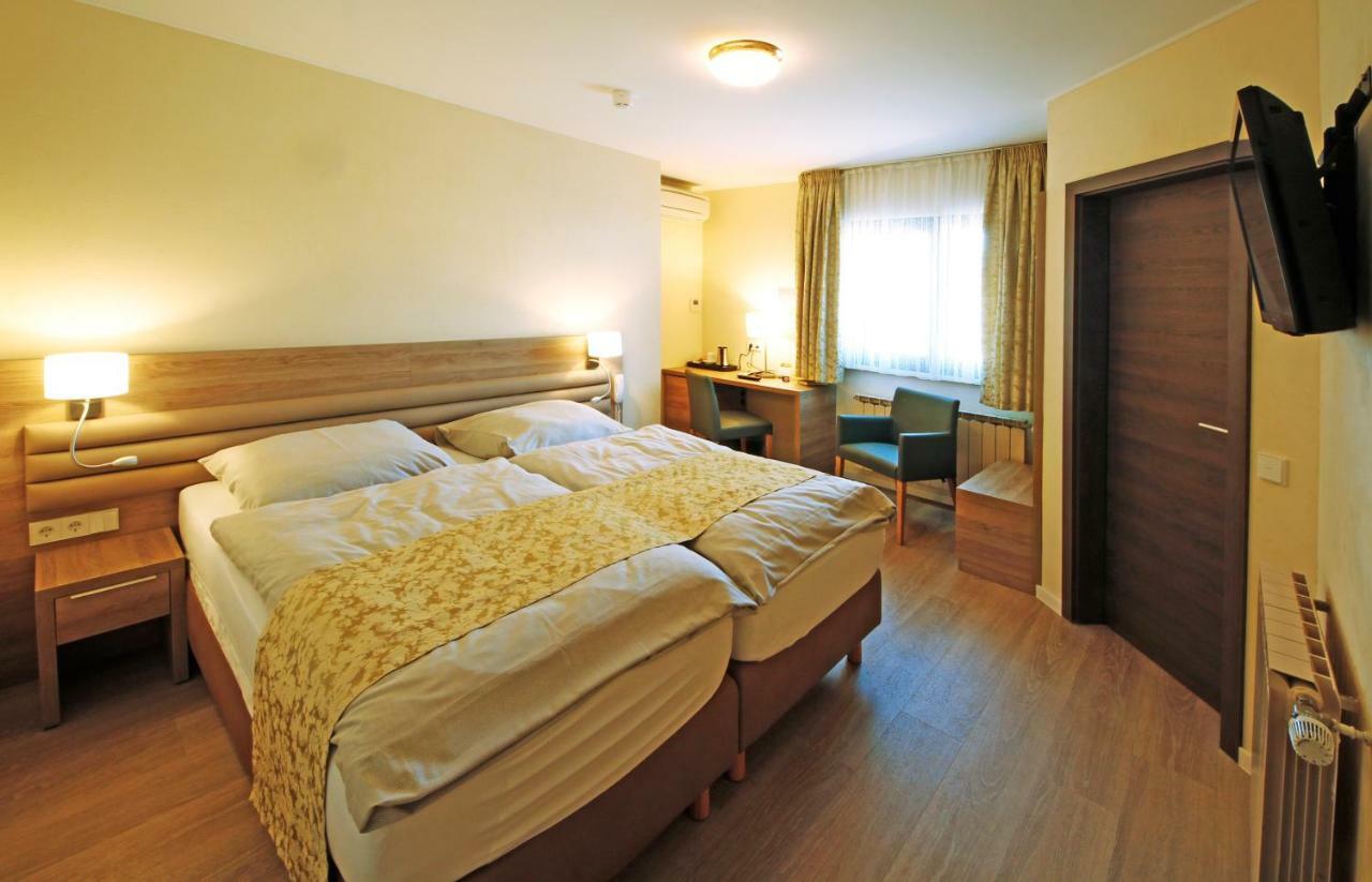 בורשייד Hotel Saint Fiacre מראה חיצוני תמונה